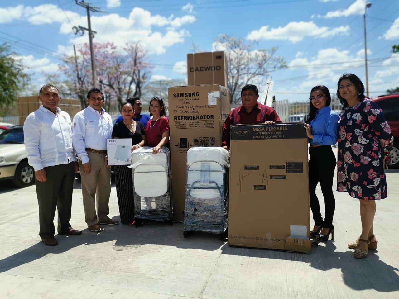 ENTREGA SECRETARIO DE EDUCACIÓN, RICARDO KOH CAMBRANIS, EQUIPAMIENTO A ESCUELAS BENEFICIADAS CON EL PETC