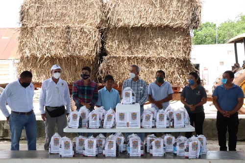‪ENTREGA SDR 39 TONELADAS DE ALIMENTO PARA GANADO E INSUMOS MÉDICOS PARA ATENDER A LOS AFECTADOS POR TORMENTA TROPICAL CRISTOBAL‬