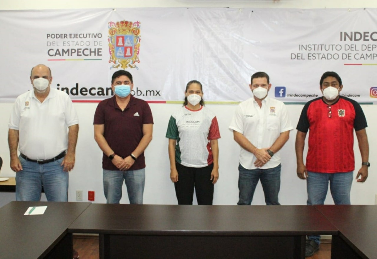 DIRECTOR DEL INDECAM DA LA BIENVENIDA A LA NUEVA ENTRENADORA DE POOMSAE