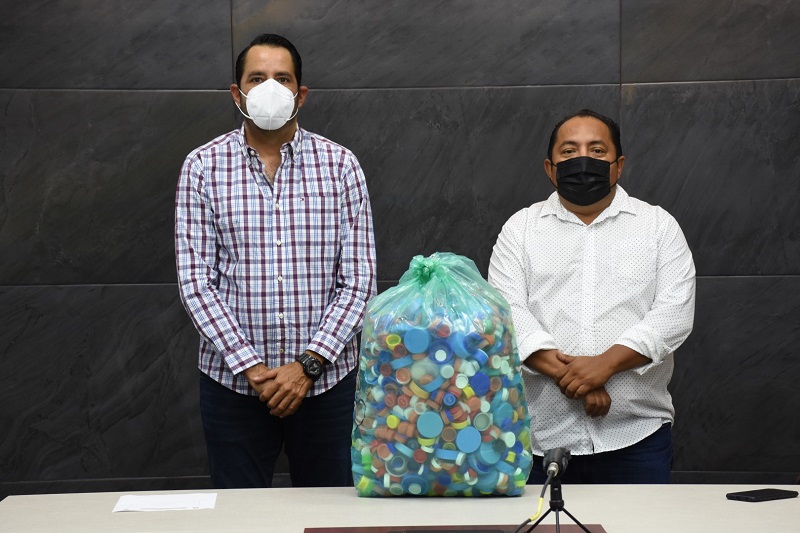 ENTREGA APICAM TAPAS DE PLÁSTICOS EN APOYO AL COMBATE DE CÁNCER INFANTIL Y ENFERMEDADES CRÓNICAS DEGENERATIVAS