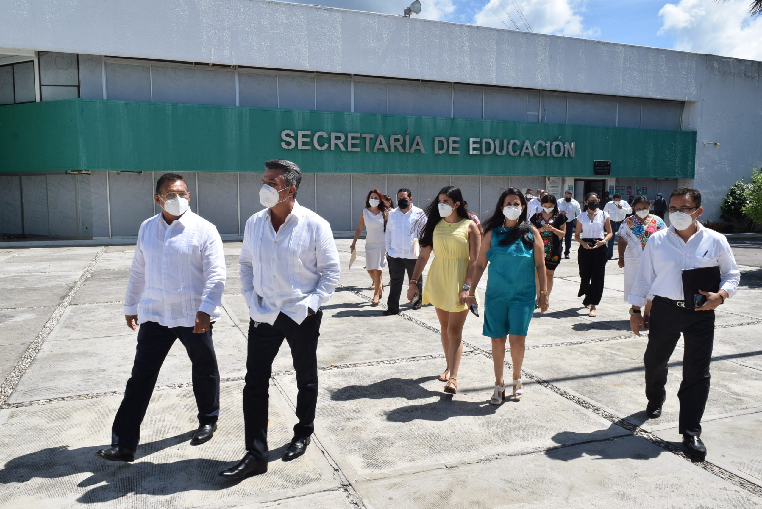 SOSTIENE SECRETARIO DE EDUCACIÓN, RAÚL POZOS LANZ, REUNIÓN CON PERSONAL DIRECTIVO DE LA SEDUC 