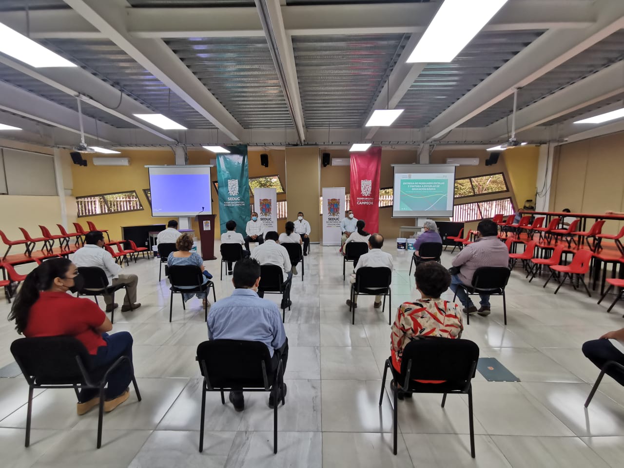ENTREGA SEDUC MOBILIARIO E INSUMOS A ESCUELAS DE EDUCACIÓN BÁSICA DEL ESTADO 