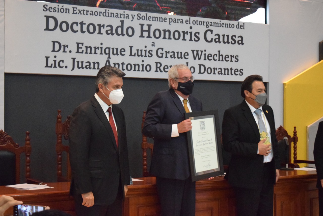 ENTREGA UAC DOCTORADO HONORIS CAUSA A ENRIQUE GRAUE WIECHERS Y JUAN ANTONIO RENEDO DORANTES