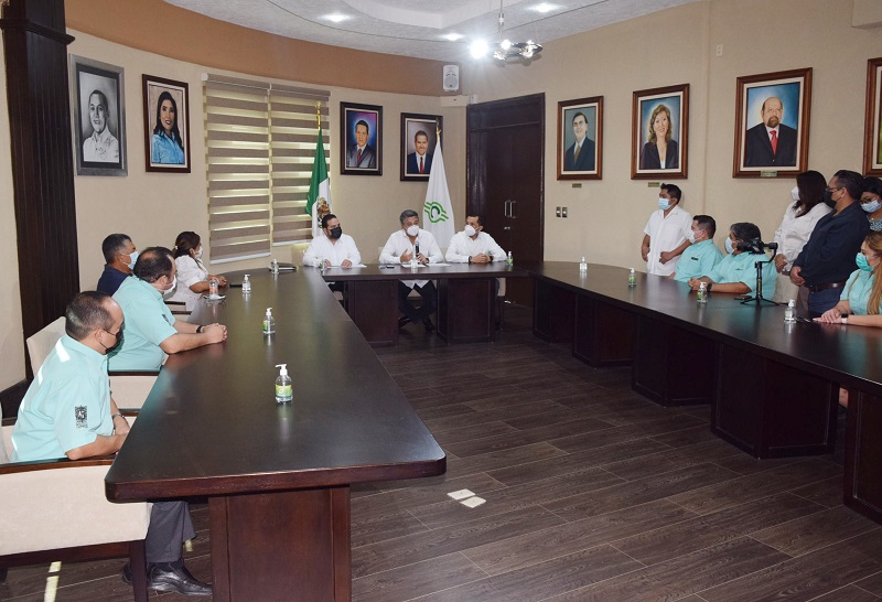 PRESENTAN AL NUEVO DIRECTOR DEL COBACAM ANTE PERSONAL ADMINISTRATIVO DE LA INSTITUCIÓN