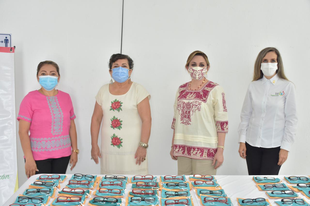 ENTREGA DIF ESTATAL LENTES DEL PROGRAMA “SALUD VISUAL” EN EL MUNICIPIO DE PALIZADA 