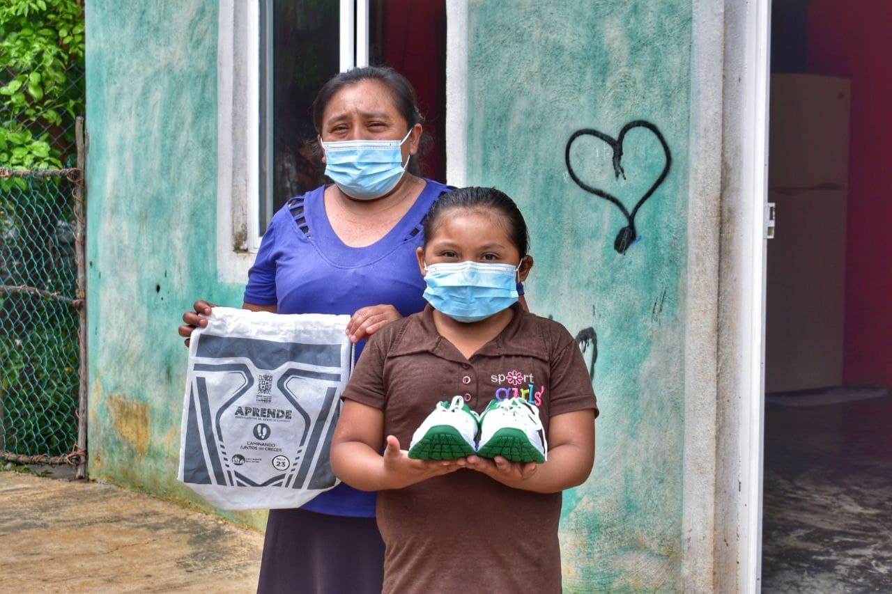 ENTREGA SEDESYH ZAPATOS ESCOLARES A NIÑOS DE COMUNIDADES RURALES 