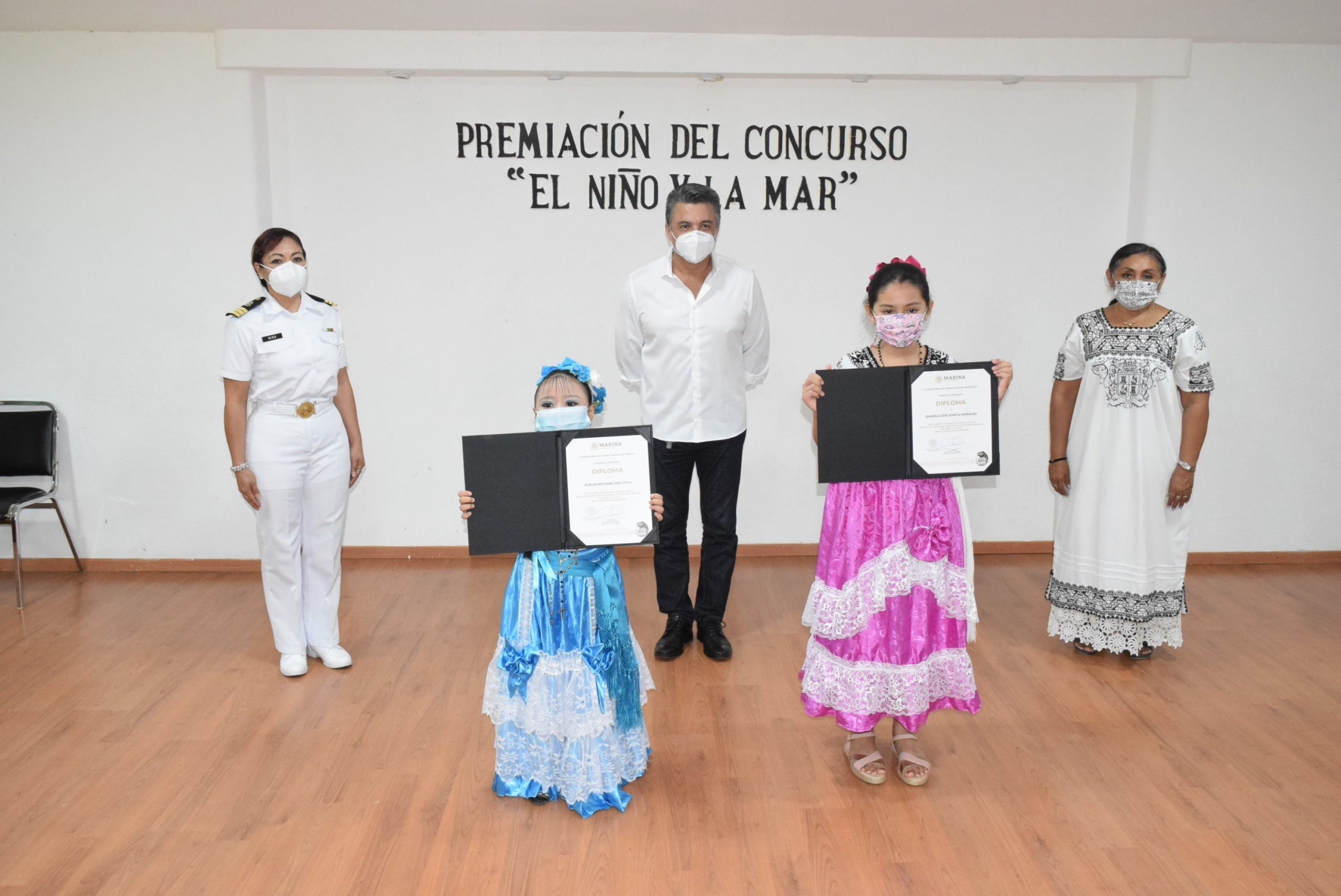 ENTREGAN PREMIOS A ALUMNOS GANADORES DEL CONCURSO “EL NIÑO Y LA MAR” 