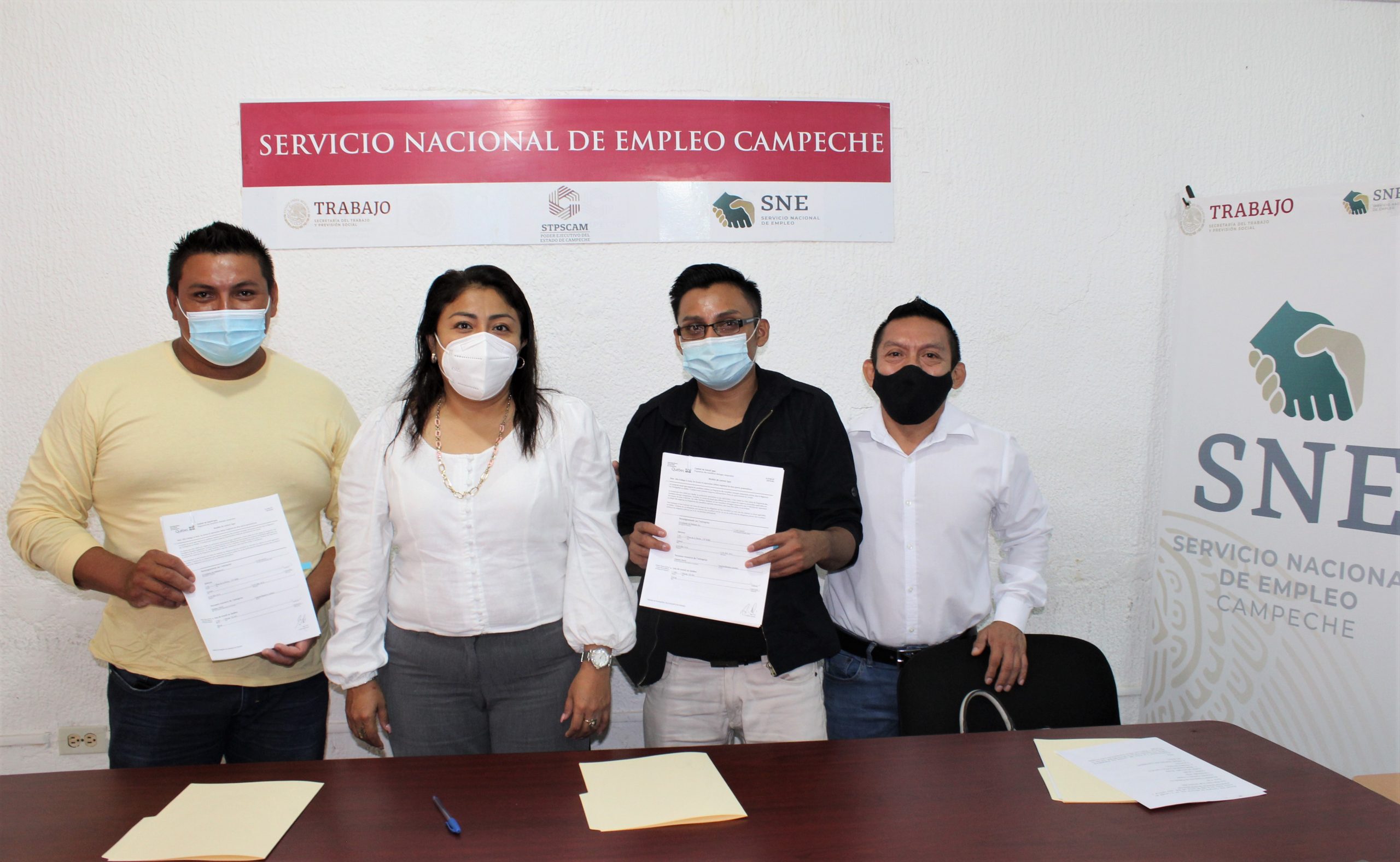 FIRMAN CONTRATOS PARA TRABAJAR EN CANADÁ EN PROCESADORA DE CRUSTÁCEOS  
