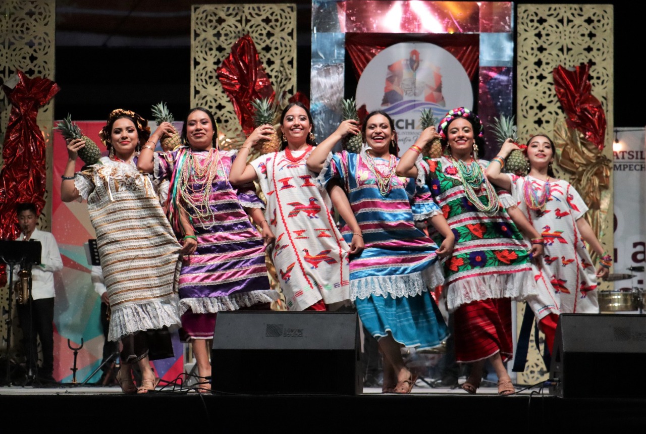 LA FIESTA DE LA GUELAGUETZA Y OTROS BAILES TRADICIONALES DE OAXACA SE PRESENTARON EN EL FESTIVAL INTERNACIONAL DEL CENTRO HISTÓRICO DE CAMPECHE