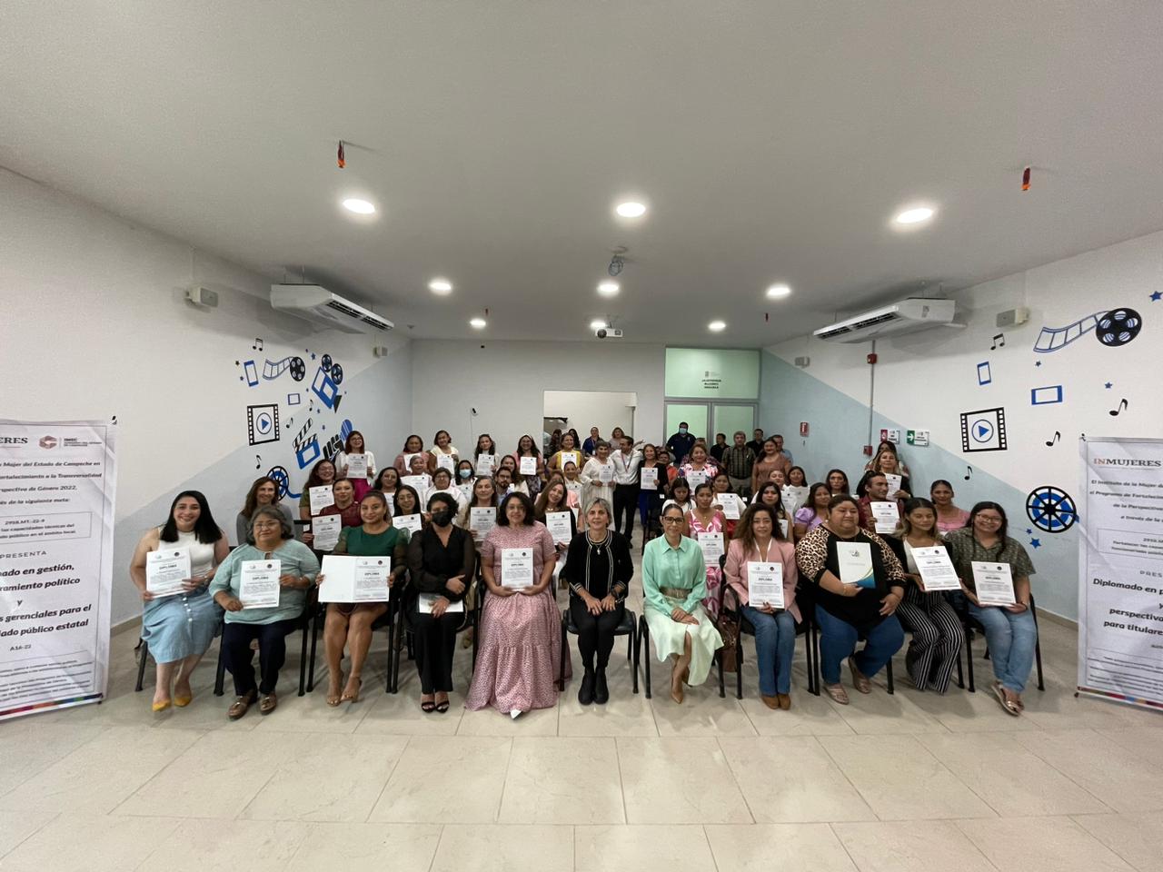 ENTREGAN CONSTANCIAS A 52 PARTICIPANTES DE DIPLOMADOS DEL IMEC Y LA CODHECAM